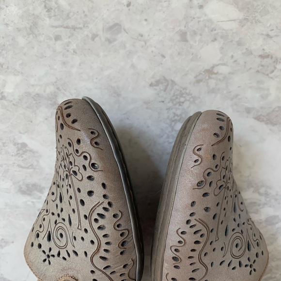 Rieker Antistress Laser Cut Out Floral Low Pumps - Picture 4 of 8